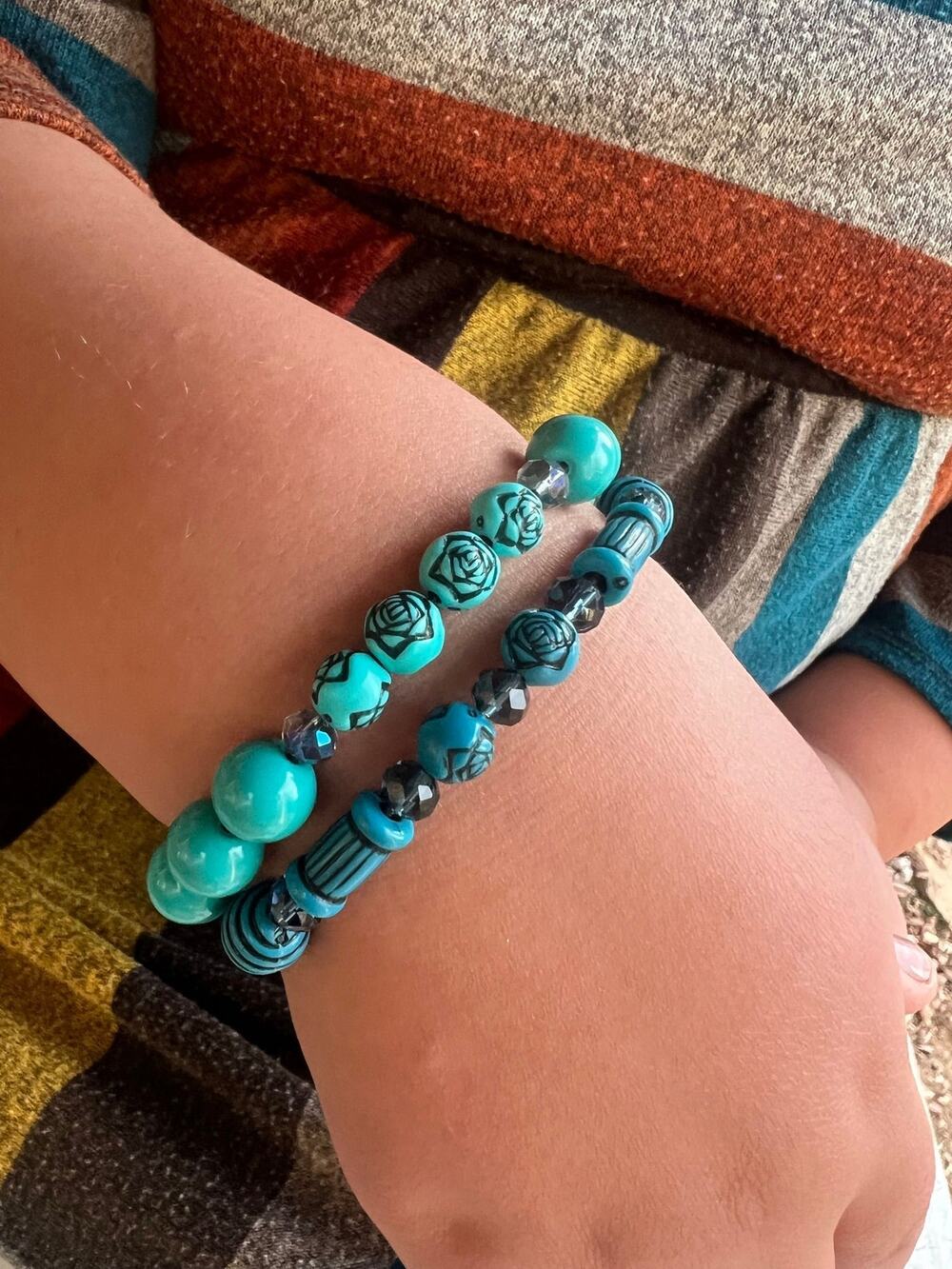 Set of 2 blue beaded stretch bracelets